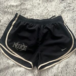 Nike Black Athletic Shorts Lightweight Breathable Design